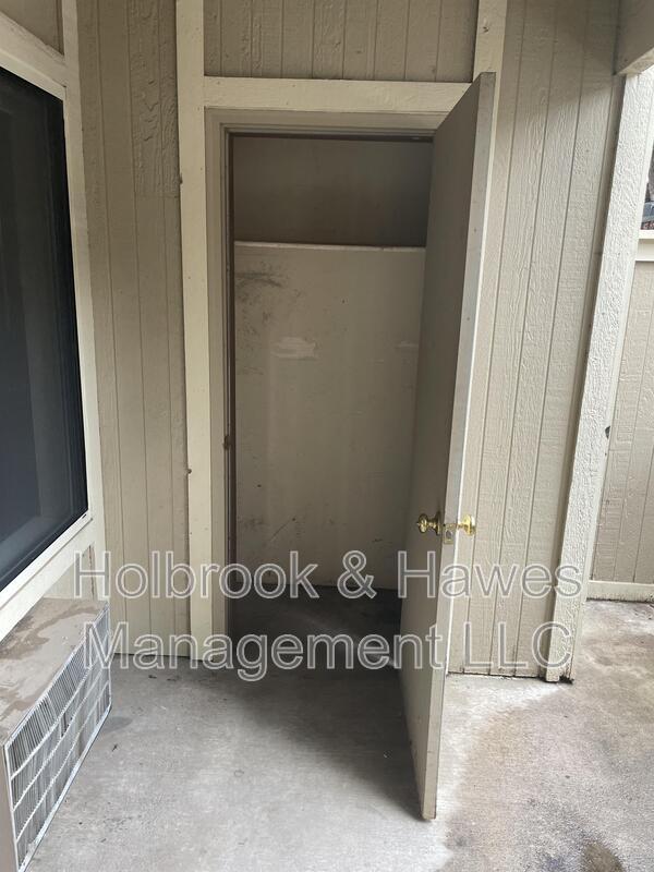 Building Photo - 1209 W Plum St