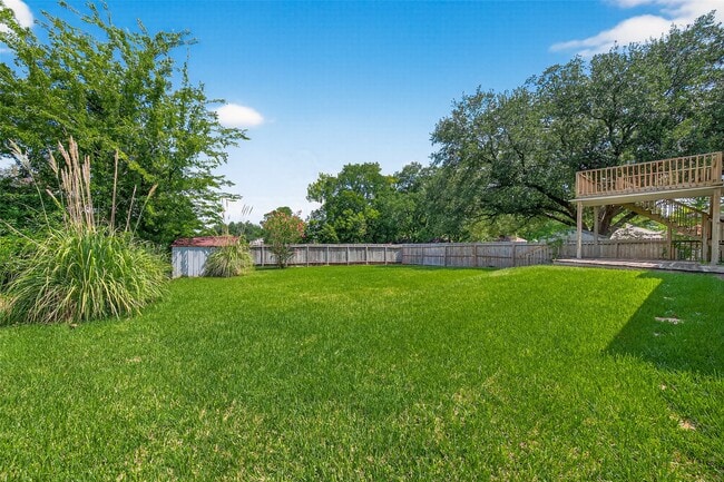 Building Photo - 319 Fantasy Ln