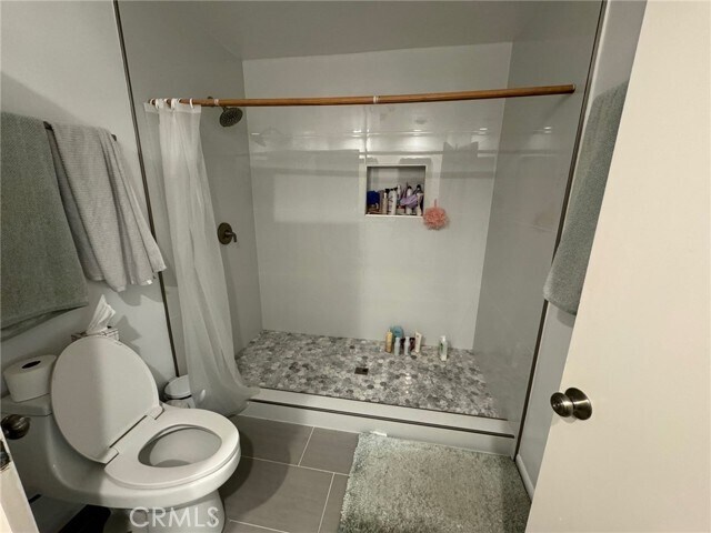 Building Photo - 1019 E Walnut Ave