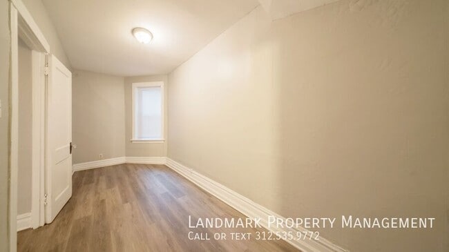 Building Photo - 2132 W Haddon-Unit 1