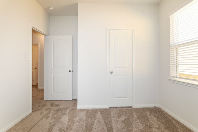 Building Photo - 26877 Steinbeck Dr