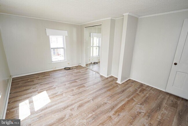 Building Photo - 202 E Grove St