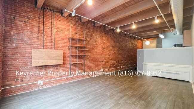 Building Photo - Cozy Downtown Studio | Heart of the City
