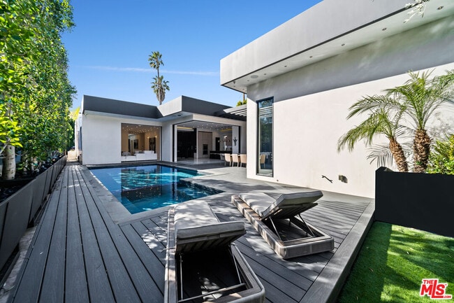 Building Photo - 4458 Mammoth Ave