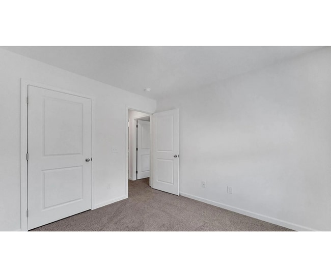 Building Photo - 4Bedroom 2.5Bathroom Townhouse!