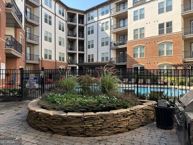 Building Photo - 901 Abernathy Rd NE