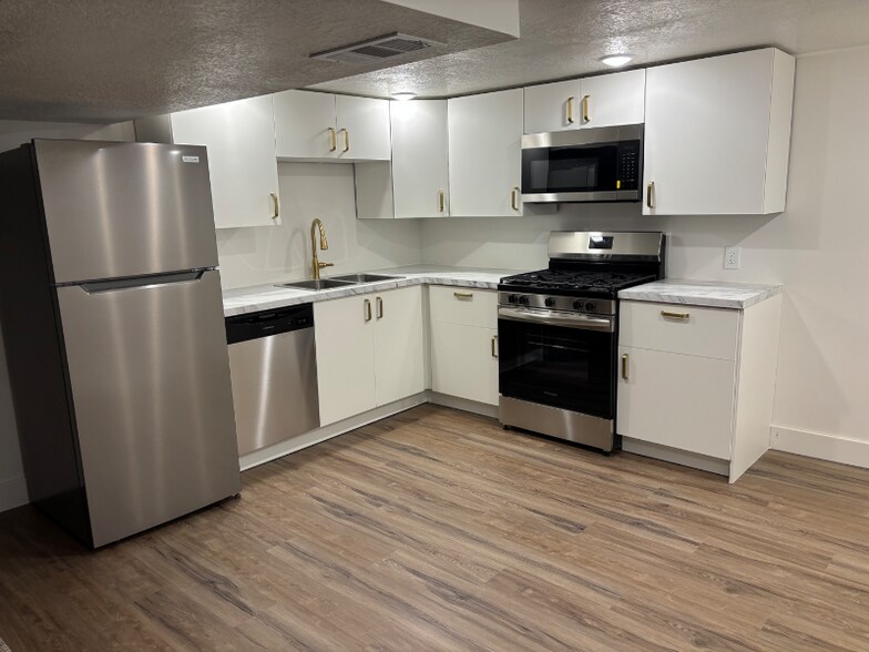 Building Photo - 724 S 100 W