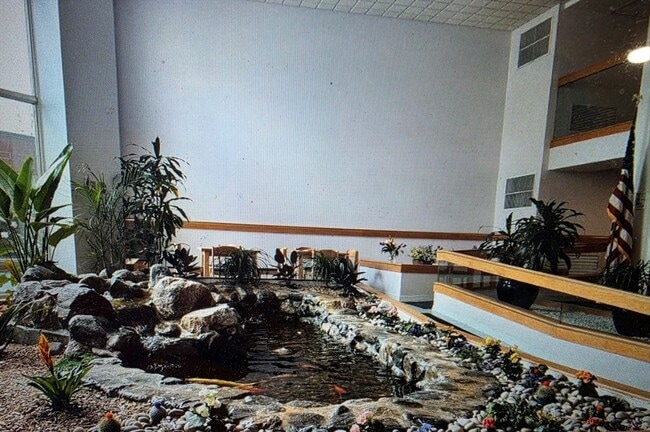 Building Photo - 380 Place Ln