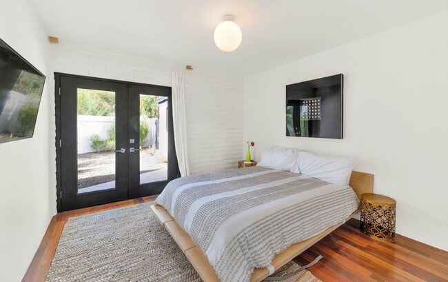 Building Photo - 3335 N Rose Cir Dr