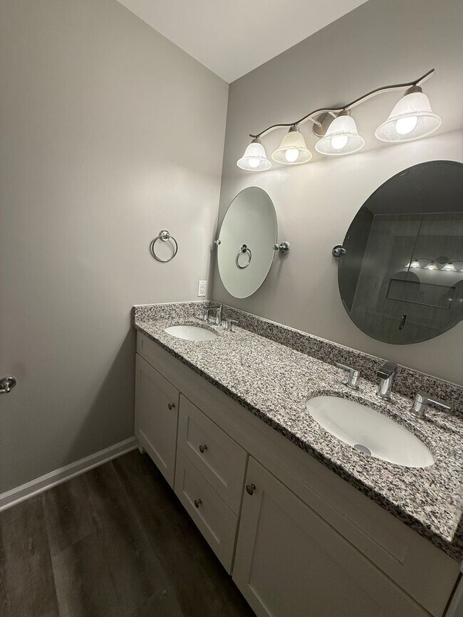 Building Photo - Newly Renovated 3 BR 2 Bath brick home