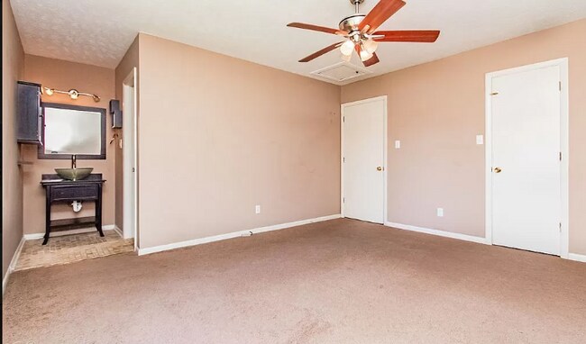 Building Photo - 6414 Hollyhock Ct