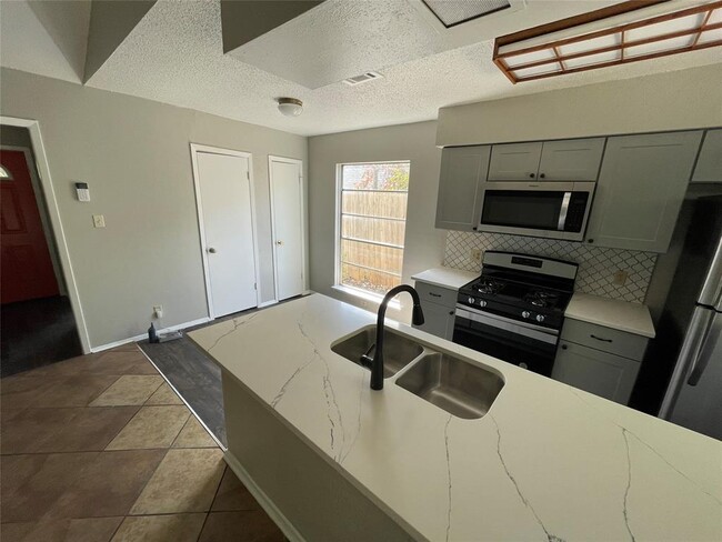 Building Photo - 5806 Emerald Forest Dr