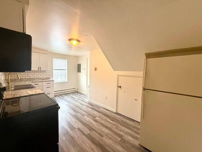 Building Photo - 58 N Front St