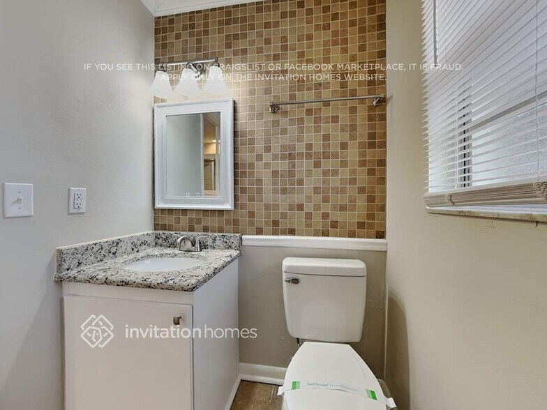 Building Photo - 611 Palomas Ave