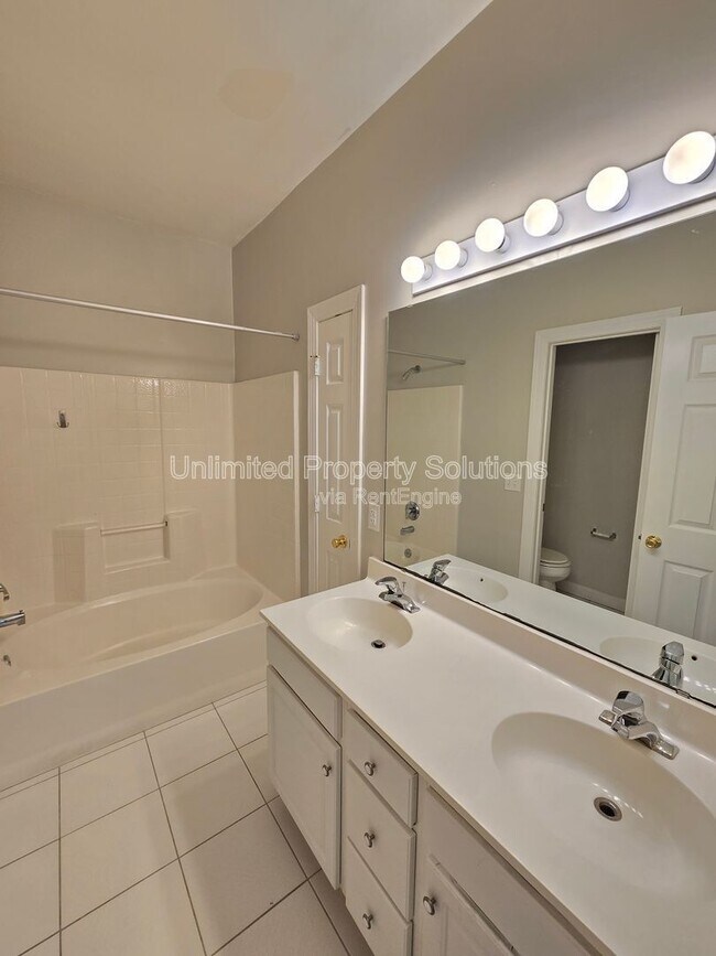 Building Photo - 5006 Carleton Dr