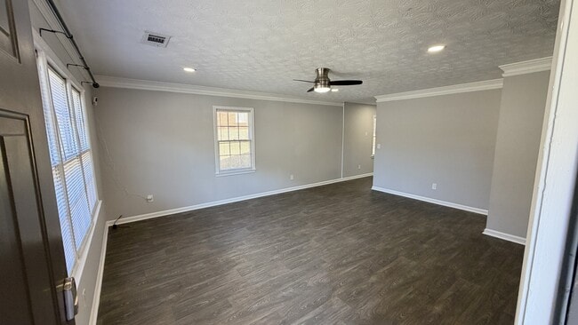 Building Photo - 3461 Southgate Trail SE