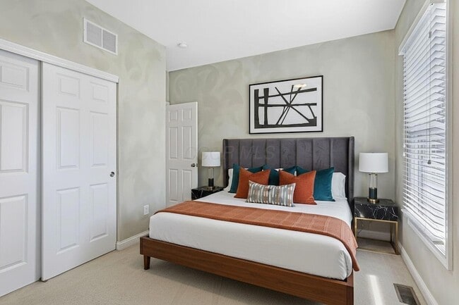 Building Photo - 319 W 2nd Ave