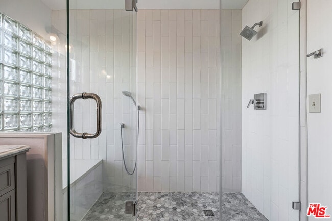 Building Photo - 9125 David Ave