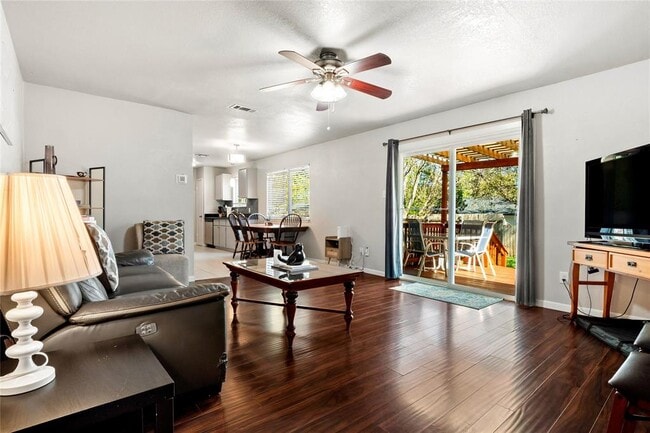 Building Photo - 7203 Barnsdale Way