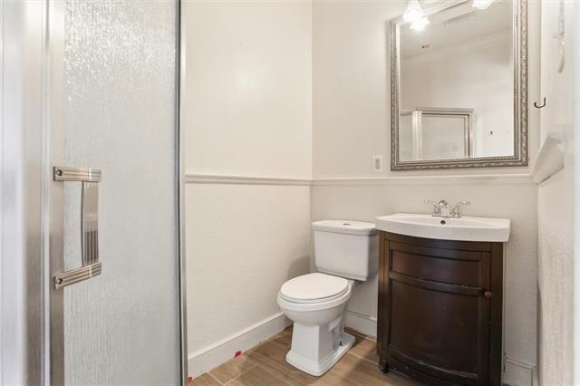 Building Photo - 2423 Annunciation St