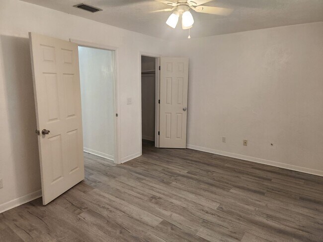 Building Photo - 1559 Hammock Dr