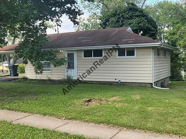 Building Photo - Comfy 3 Bedroom 1 Bathroom Home