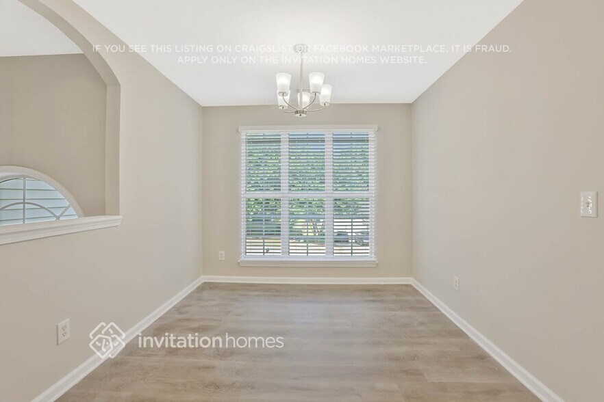 Building Photo - 352 The Gables Dr