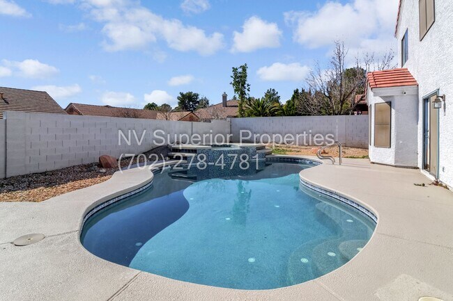 Building Photo - SW The Lakes!!!! Pool!!! Spa!!! Solar Panels!!! Primary bedroom downstairs!!! 3 Car Garage!!!