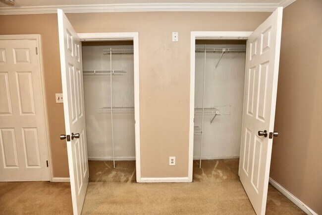Building Photo - Fantastic 2-Bedroom Townhome In Linkhorn! ...