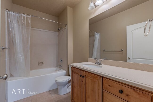 Building Photo - Available September 1 - Spacious 3 Bedroom...