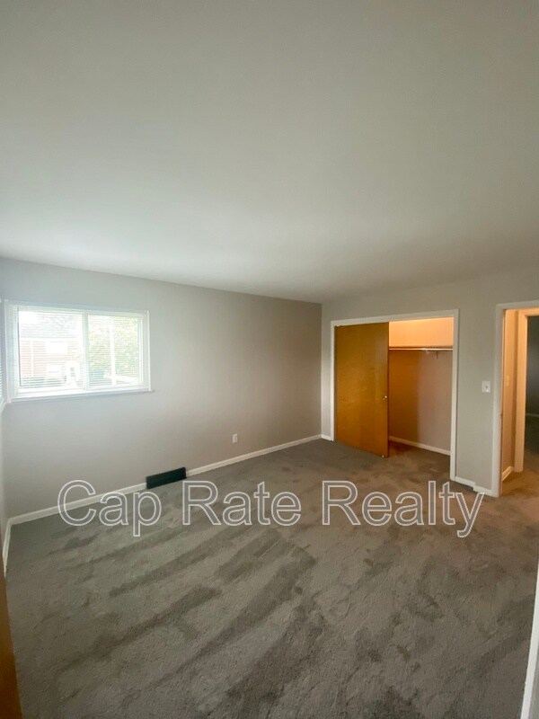 Building Photo - 26 S Hampton Rd