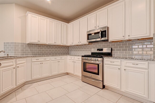 Building Photo - 18118 Van Berkel Ln