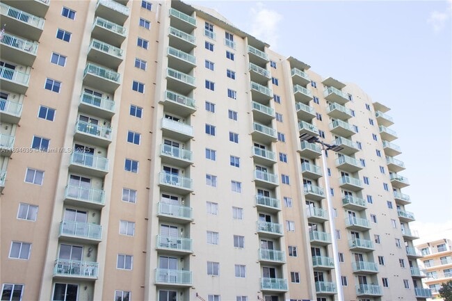 Building Photo - 3500 Coral Wy