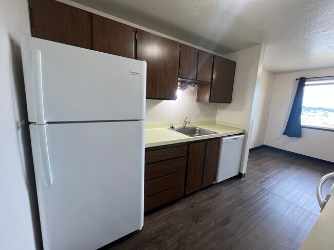 Building Photo - Village View Apartments