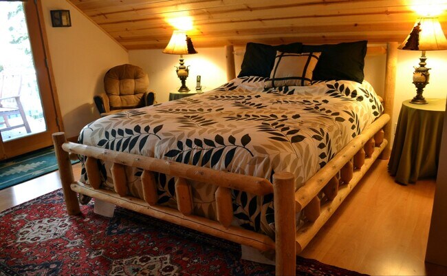 Building Photo - Sweet 2BD Cabin! Avail for a 3-6 month Winter lease! Available 12/01/26- 3/31/27