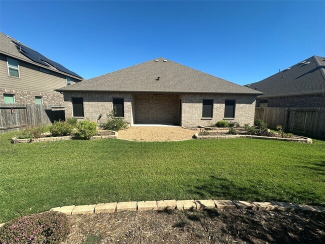 Building Photo - 6329 Clearwater Dr