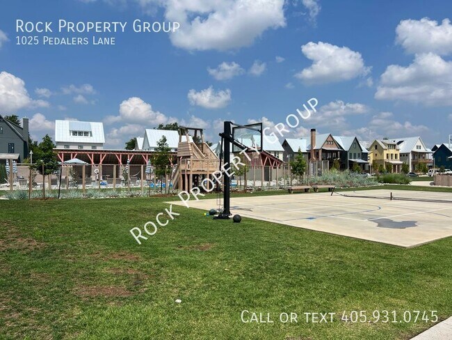 Building Photo - 1025 Pedalers Ln
