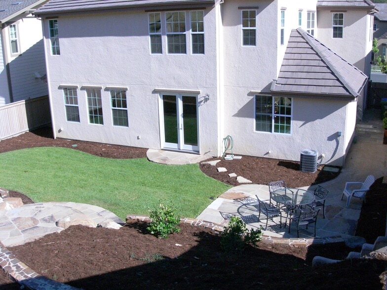 Building Photo - 60 Laurelwood Dr