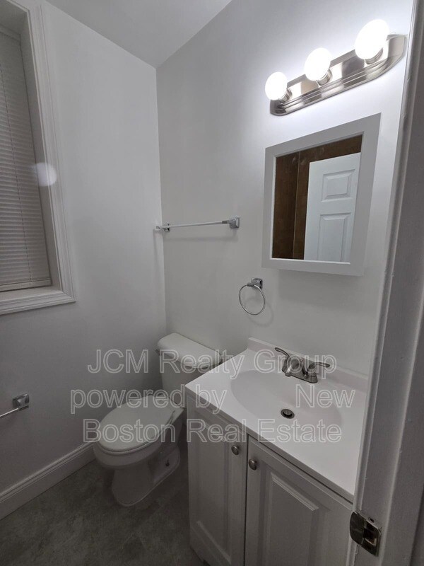 Building Photo - 138 Chestnut St