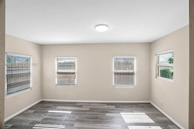 Building Photo - 212 SW 11th St