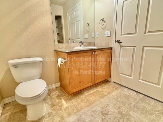 Building Photo - 310 N Promenade Loop