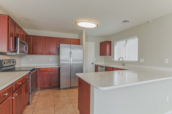 Building Photo - 1465 E Daniella Dr