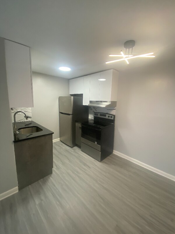 Building Photo - 31 Gillett St