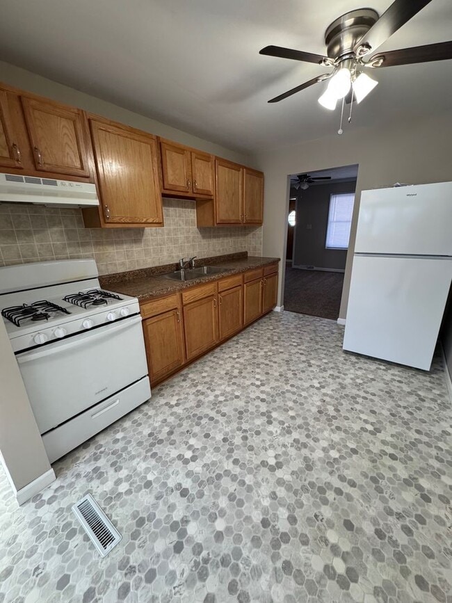 Building Photo - Two Bedroom One Bathroom Home in Machesney Park $1,395.00