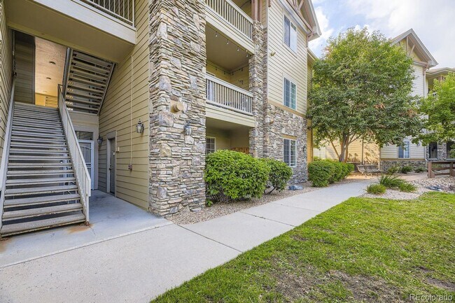 Primary Photo - Bright and open three bedroom condo in exc...