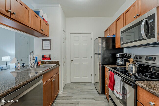 Building Photo - 5345 E Van Buren St