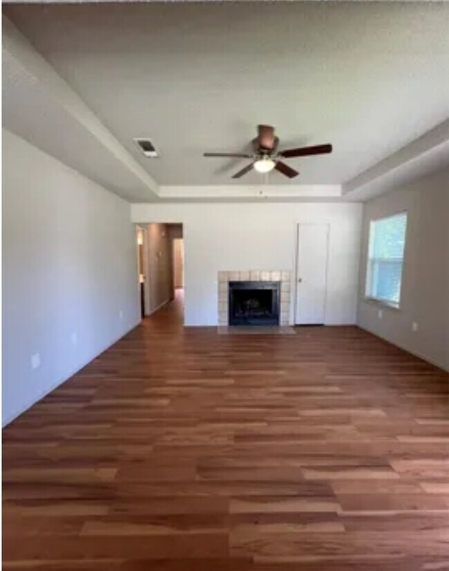 Building Photo - 800 Woodland Ct