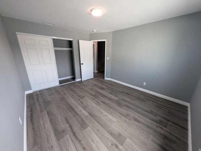 Building Photo - 1129 Cherry Ave