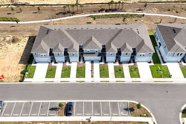 Building Photo - Beautiful New 3-Bedroom Townhome in Davenport — Includes Resort Pool, Modern Clubhouse & Family P...