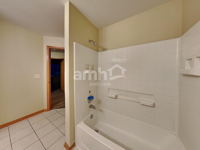 Building Photo - 20863 Brentwood Ct